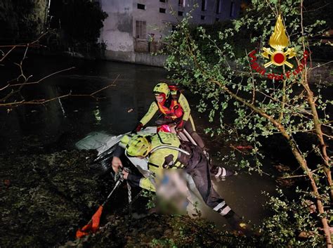 incidente stradale porcia|Incidente mortale a Porcia. Auto finisce dentro il lago. Morto un。